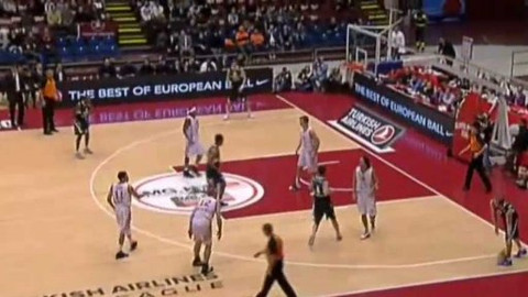 Evropská liga v basketbalu - Armani Jeans Milano - Efes Pilsen Istanbul