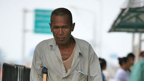 Báječný svět k nepřežití - 2/10 „Duhoví” a ti druzí