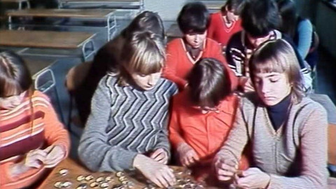 Archiv dne - 2. březen 1984: Sbírání víček v Klášterci nad Ohří