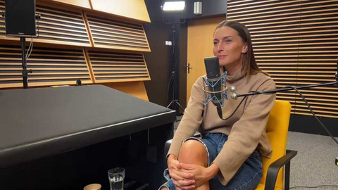 Background ČT24 - Jana Peroutková