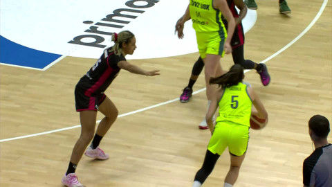 Evropská liga v basketbalu - ZVVZ USK Praha - Flammes Carolo Basket