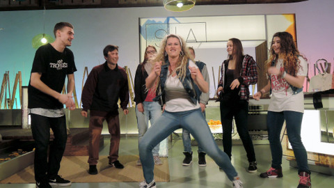 Sama doma - 4. března 2015