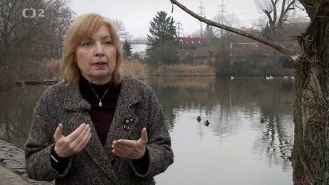 Cesty víry - Ruce na prsa