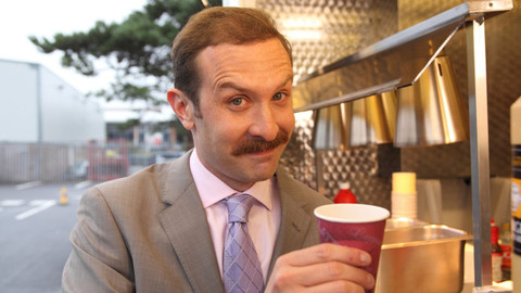 Peep Show - 3/6 Láska kvete v každém bunkru
