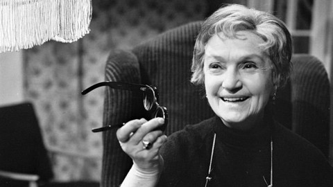 Taková normální rodinka - 4/8 Výročí