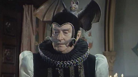 Arabela se vrací aneb Rumburak králem Říše pohádek - 22/26 Kufřík v rukou zloducha