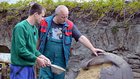 Malá farma - Pec nám...