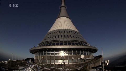 Zrezivělá krása - Hyperboloid nad městem