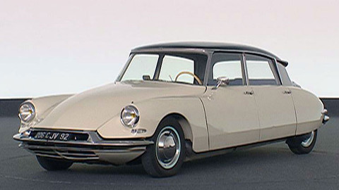 Design - 7/17 Citroën DS 19, bohyně pro Fantomase i de Gaulla