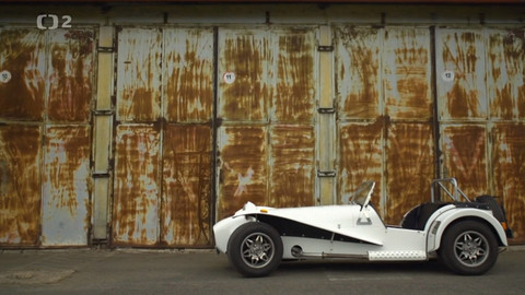 Auto Moto Revue - Zkusíme v továrně sami vyrobit kousek auta