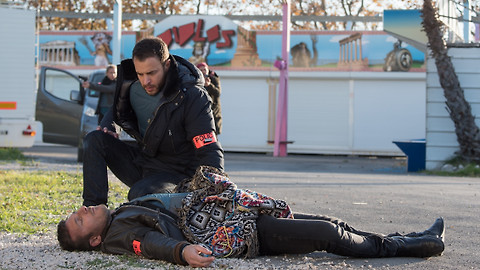 Inspektorka Candice Renoirová - 6/10 Tak dlouho se chodí se džbánem pro vodu, až se ucho utrhne