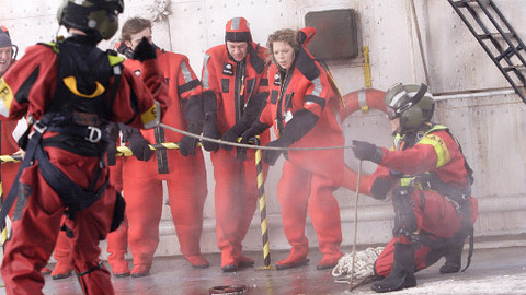 Uvězněni - 2/6 Záchrana na moři