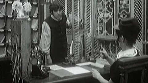 Kodýtkova detektivní kancelář - 11/13 Pistole