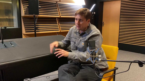 Background ČT24 - Ondřej Golis