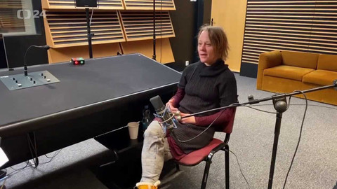 Background ČT24 - Saša Uhlová