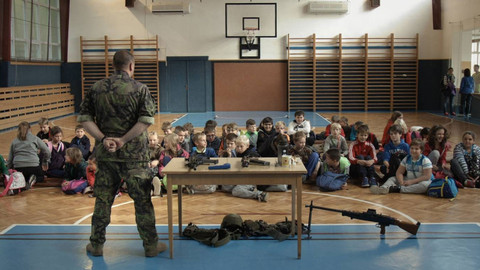 Český žurnál - Výchova k válce