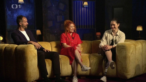 Výborná SHOW - Pěšky a česky