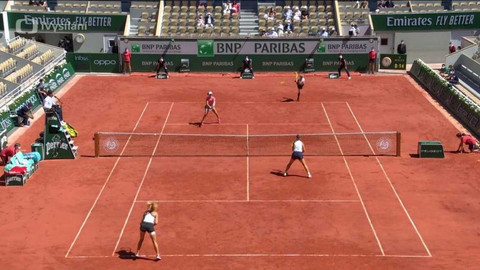 Roland Garros 2021 - Barbora Krejčíková a Kateřina Siniaková -Bethanie Matteková-Sandsová a Iga Świąteková