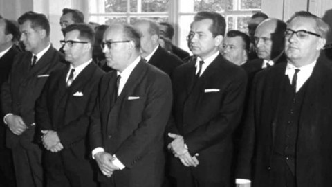 Příloha Televizních novin - Absolventi vojenských škol u prezidenta republiky