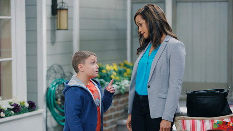 Tajný život K.C. - 17/29 Zlo je nové dobro, 1. část