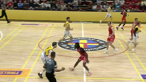 Maxa NBL - BK KVIS Pardubice - Sršni Photomate Písek