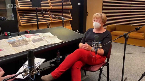 Background ČT24 - Zuzana Kubátová