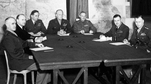 Souboj vojevůdců - 7/13 Von Rundstedt proti Eisenhowerovi