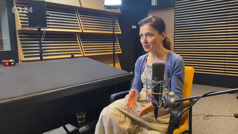 Background ČT24 - Jana Klímová