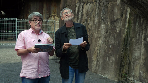 Třistatřicettři - Architektura