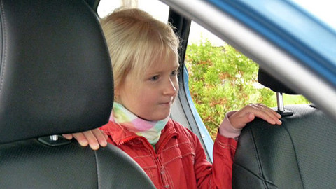 Besipky - Děti mezi sedadly