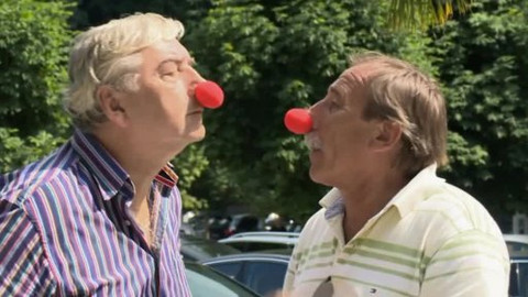 Možná přijde i charita - Osobnosti pomáhají (2)