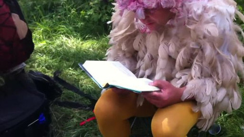 Pečený sněhulák - Už víte, jaká je povinná četba pro každého ptáka (Roman Mrázik)?