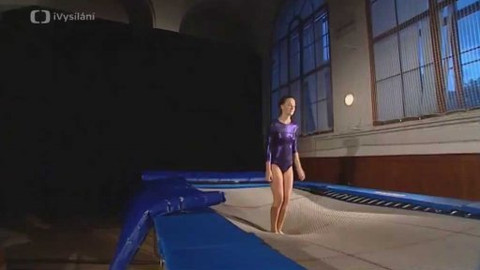 Rande s Fyzikou - Beztížný stav na trampolíně