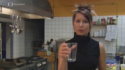 Rande s Fyzikou - Impulz síly a sklenička