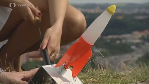 Rande s Fyzikou - Zachování hybnosti a start rakety
