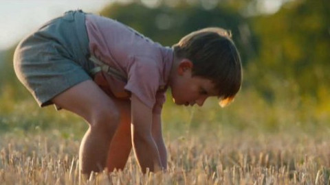 Po strništi bos - Trailer