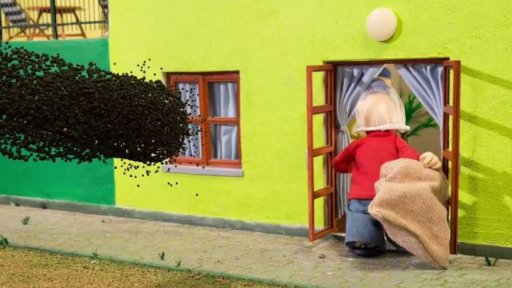 Pat a Mat znovu v akci - Pat a Mat a včelí roj