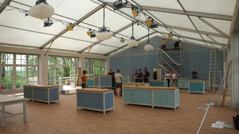 Peče celá země - Stavba stanu