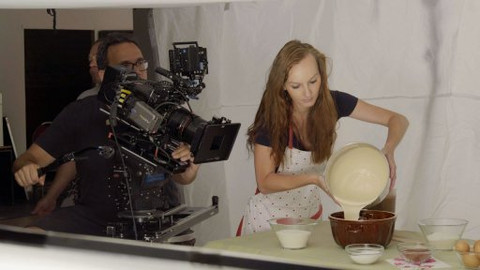 Peče celá země - Natáčení znělky