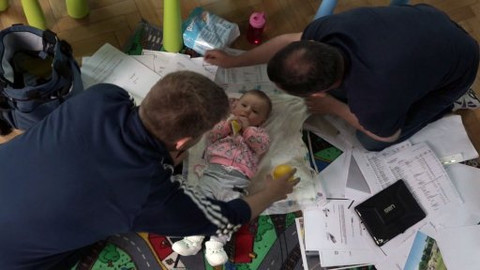 Poldové a nemluvně - Natáčení s dítětem