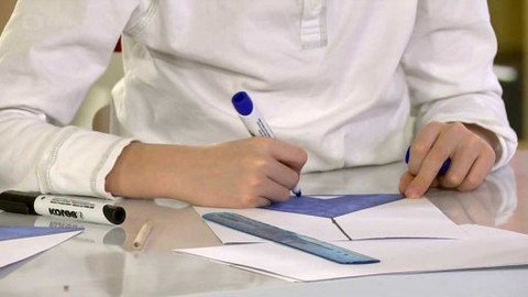 100 let státní vlajky - Jakub Železný v pořadu UčíTelka: Jak se kreslí vlajka