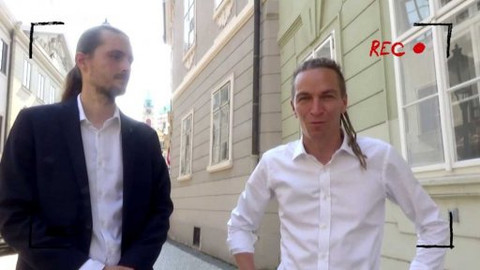 Český žurnál - Slepice, virus a my – Poslanci