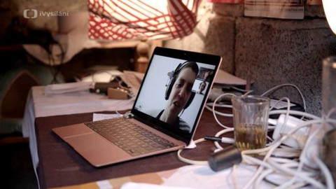 Český žurnál - Slepice, virus a my – Ty slepice, ty huso!