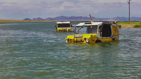 Žlutou žábou do země modrého nebe - Trailer