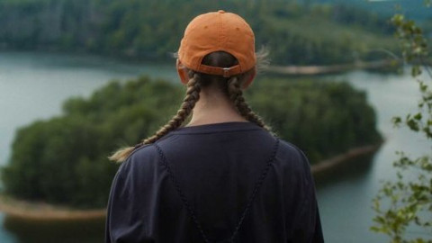 Na druhé straně léta - Teaser