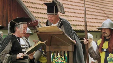 Tajemství staré bambitky - Daně