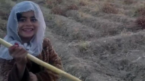 Proč chudoba? - Afghan Girl (Louis Meyer / Afghánistán)