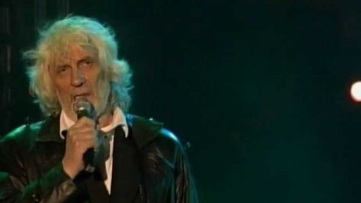 Kocour se schoulil na tvůj klín