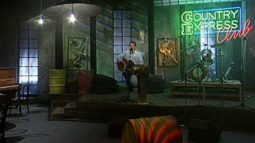 Mírně rozhněvaný muž lehce středního věku