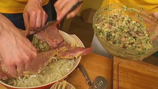 Králík s domácí nádivkou a brambory se špenátem